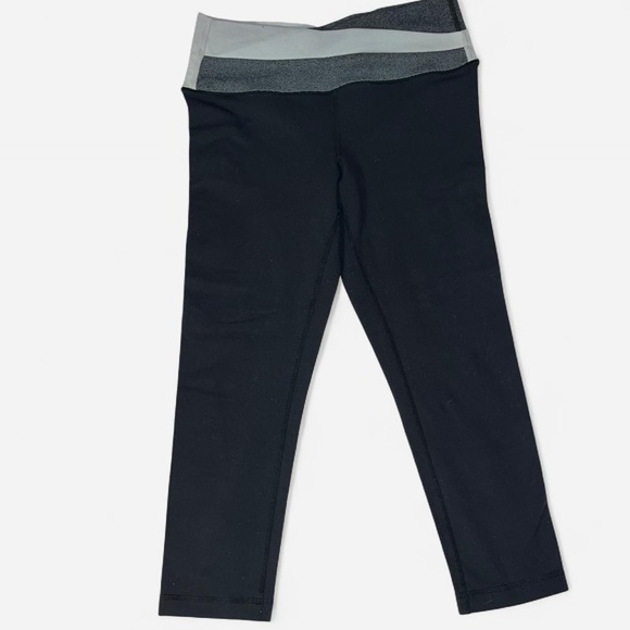 SZ 4 Black Cropped Lululemon leggings with grey accents #activewear - Picture 4 of 6